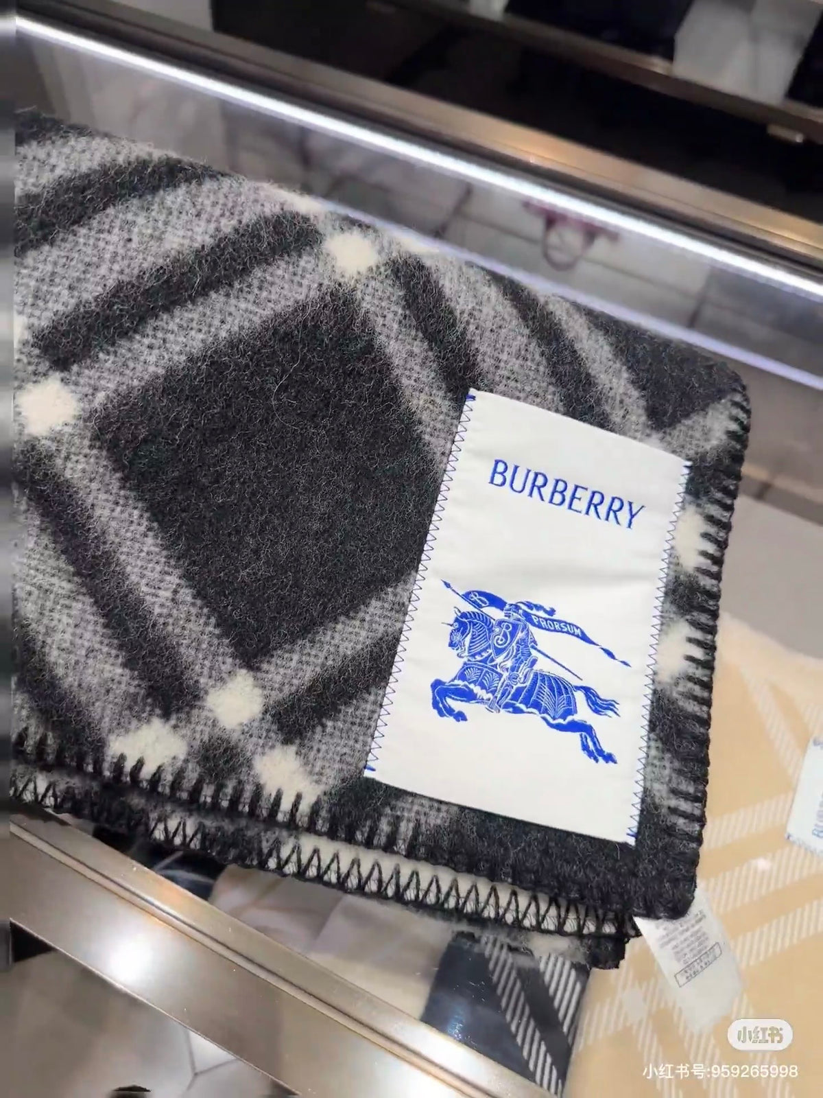 China Replica Burberry Scarf 52usd Only