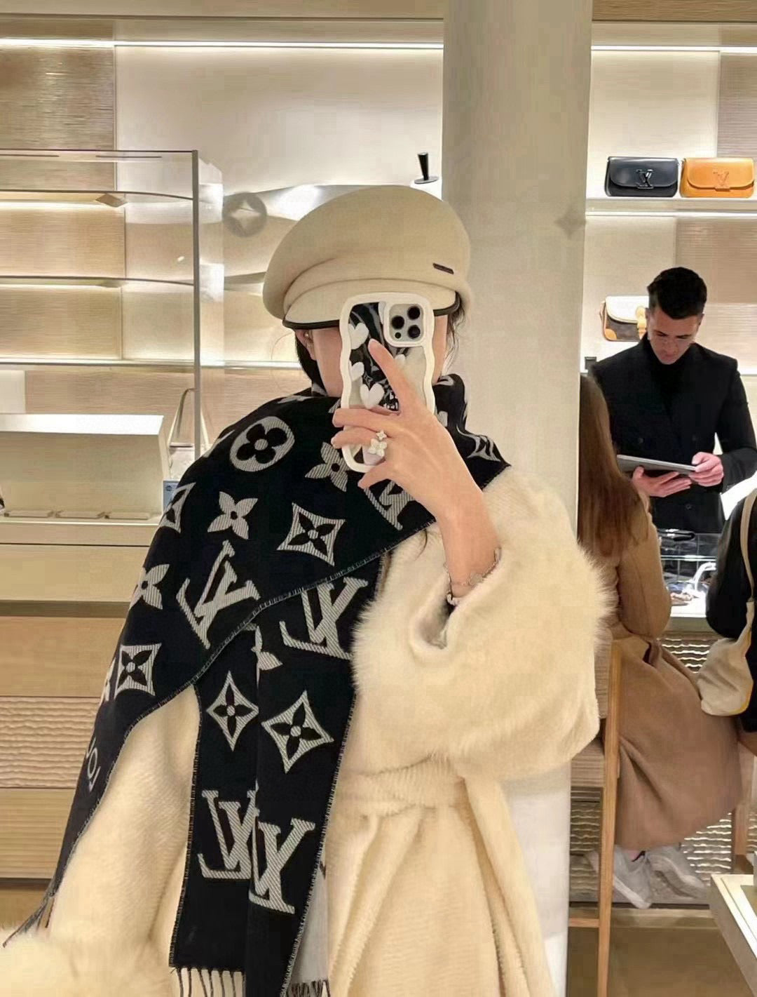 China Replica LV Scarf 40usd Only