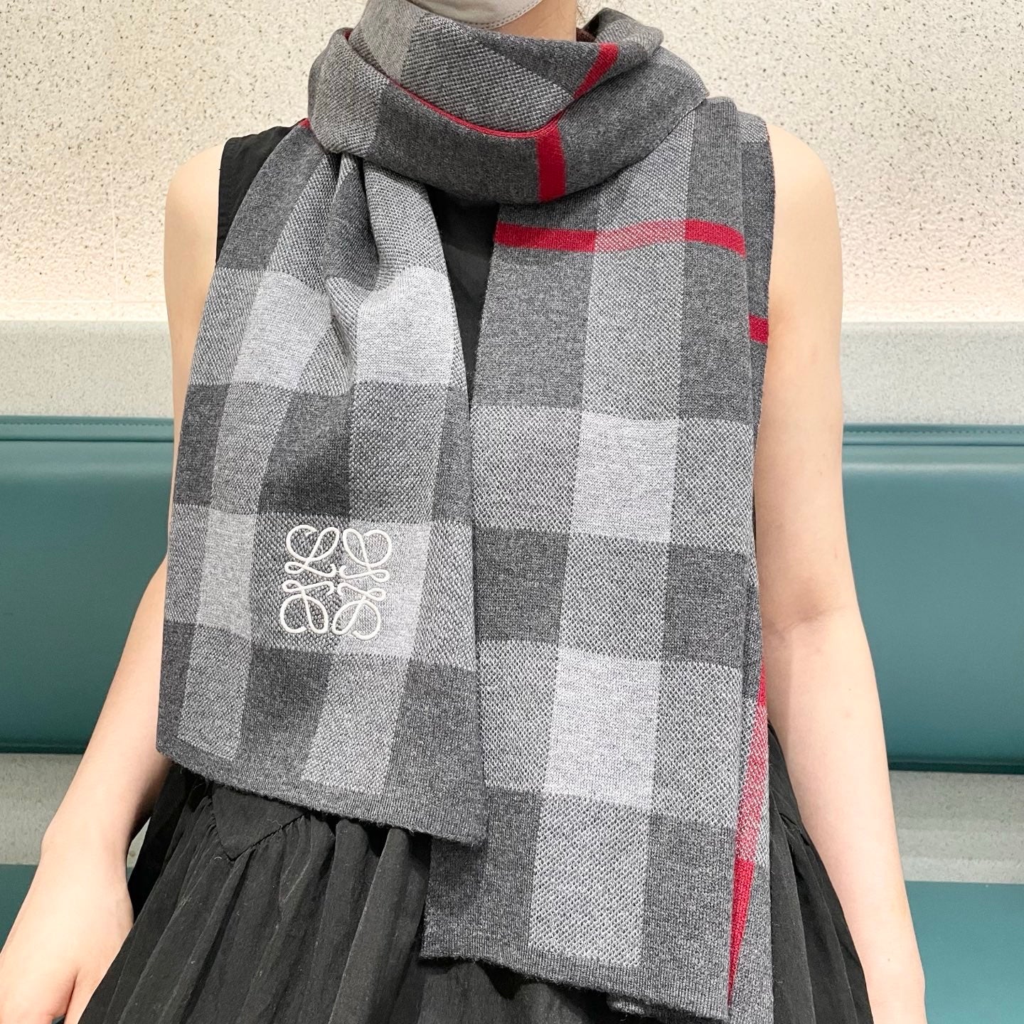 China Replica Loewe Scarf 48usd Only