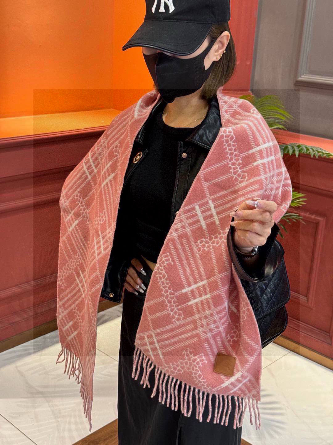 China Replica Burberry Scarf 52usd Only