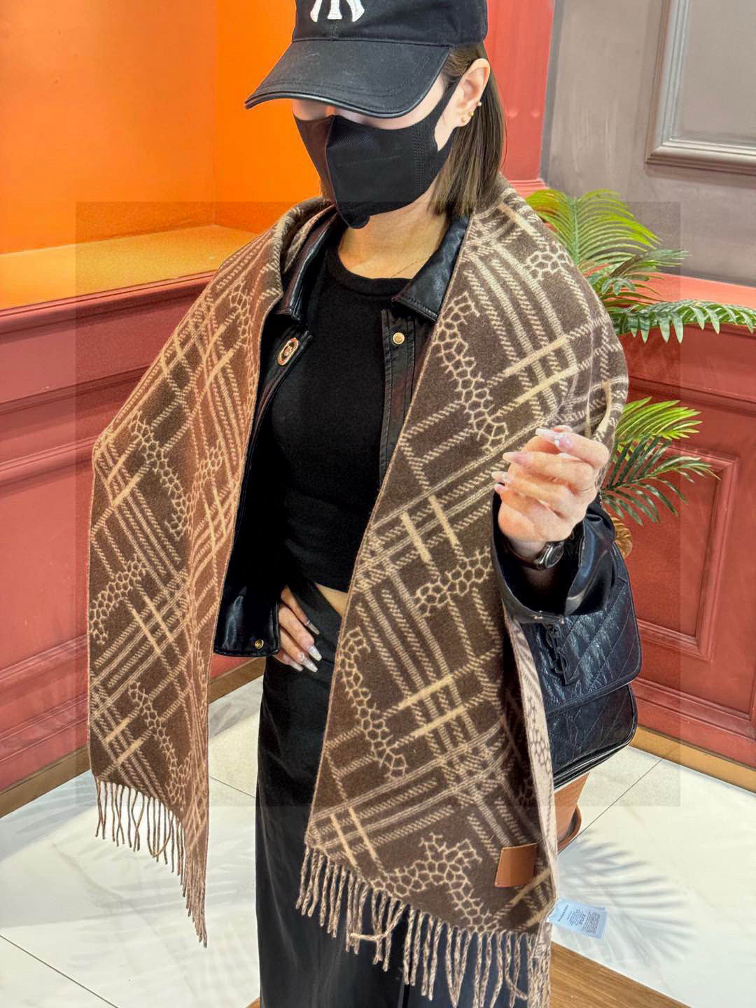 China Replica Burberry Scarf 52usd Only