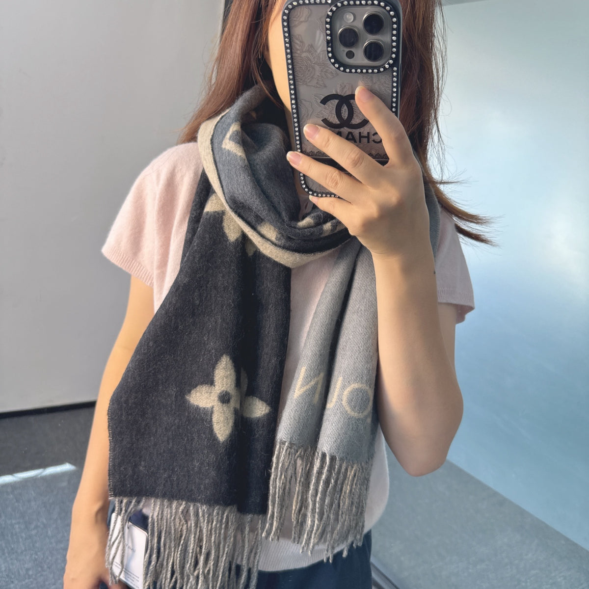 China Replica LV Scarf 44usd Only