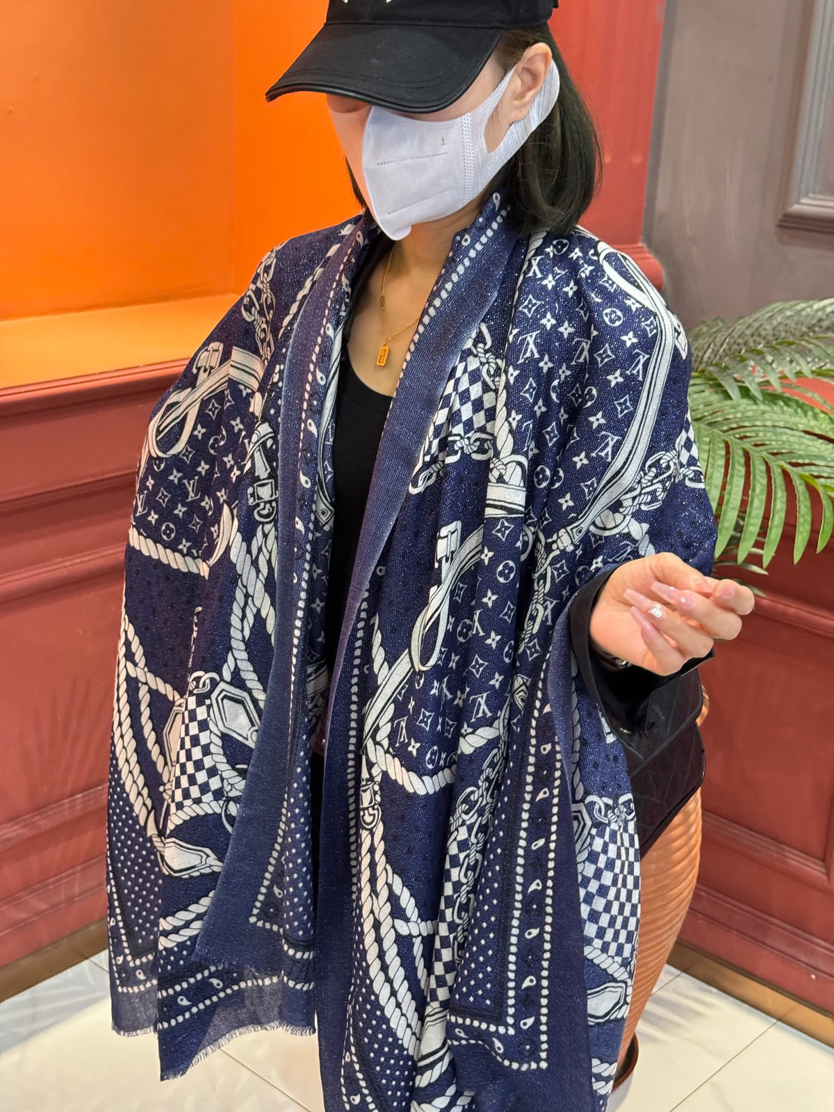 China Replica LV Scarf 78usd Only