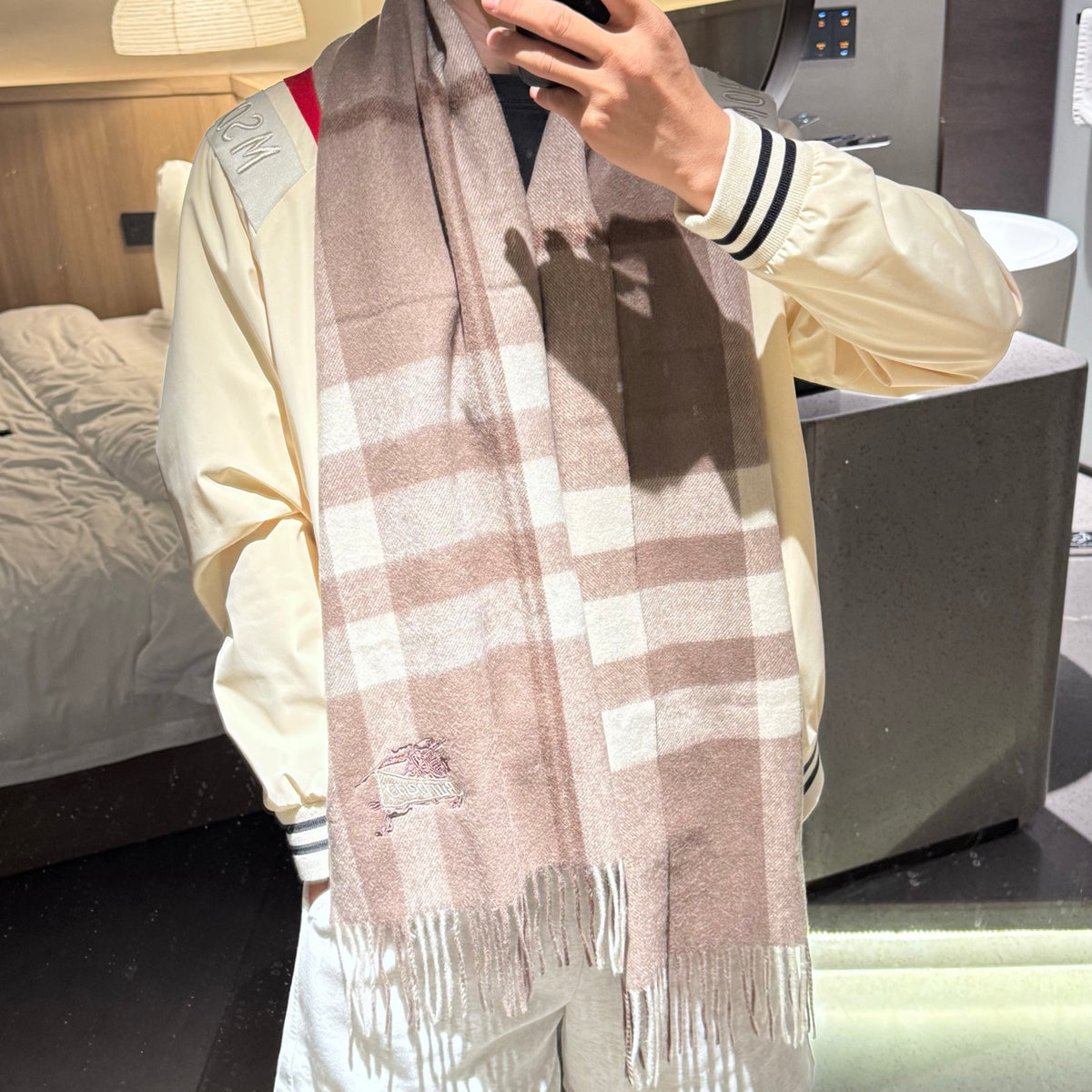 China Replica Burberry Scarf 44usd Only
