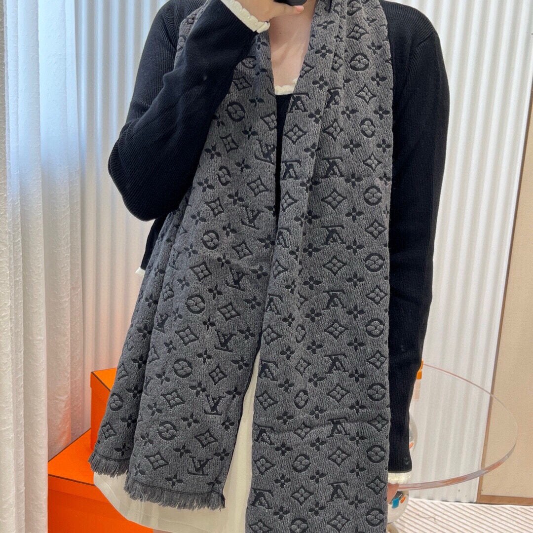 China Replica LV Scarf 48usd Only