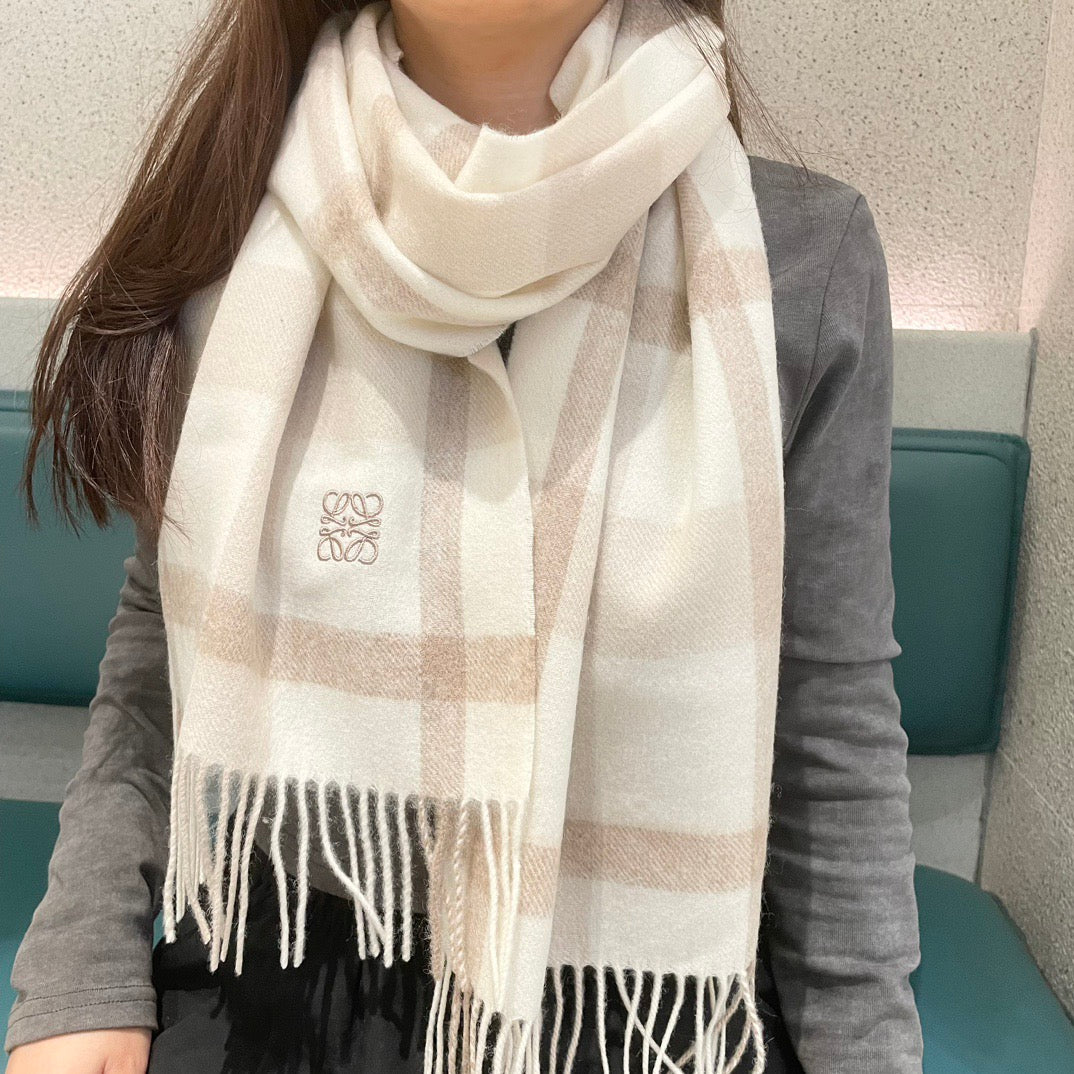 China Replica Loewe Scarf 48usd Only