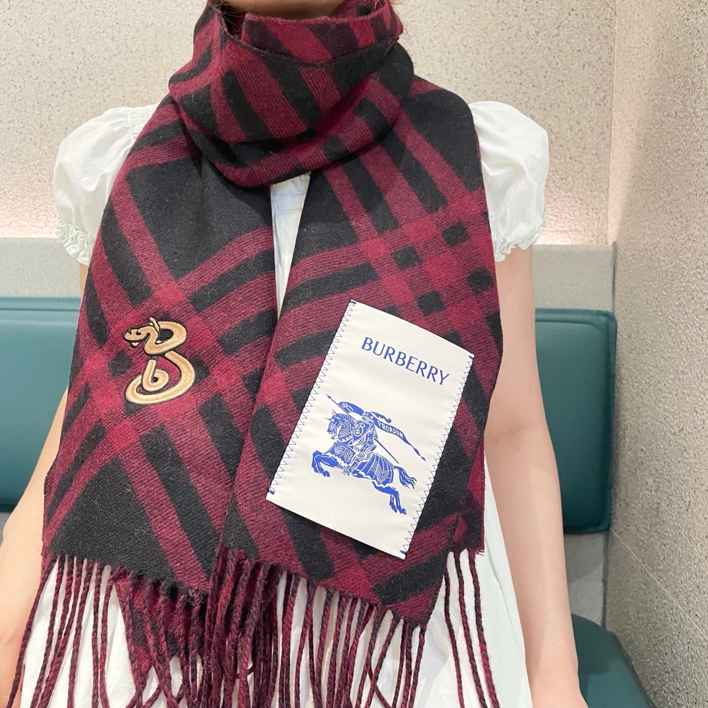 China Replica Burberry Scarf 58usd Only