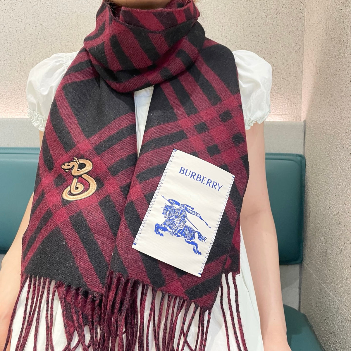 China Replica Burberry Scarf 58usd Only