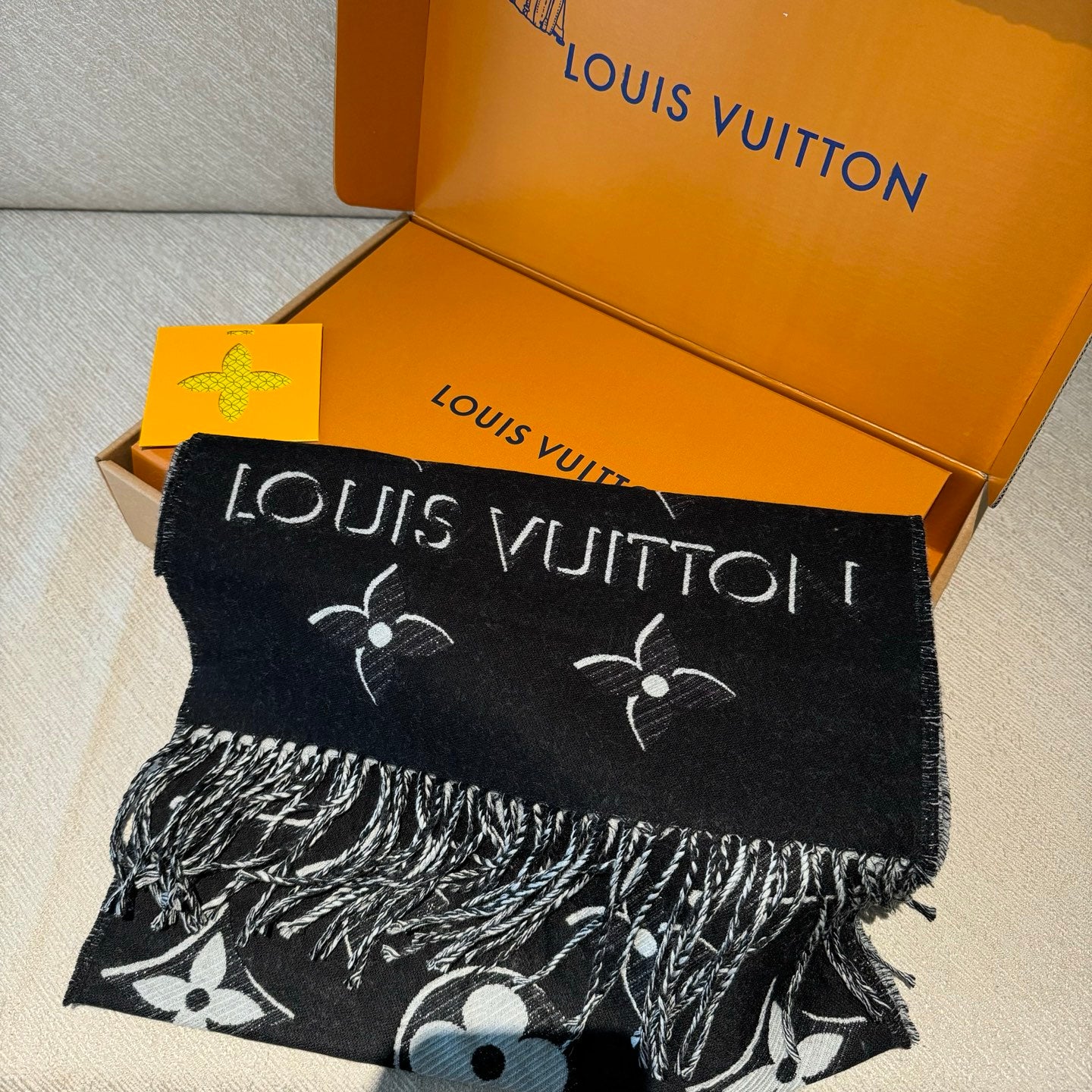China Replica LV Scarf 56usd Only