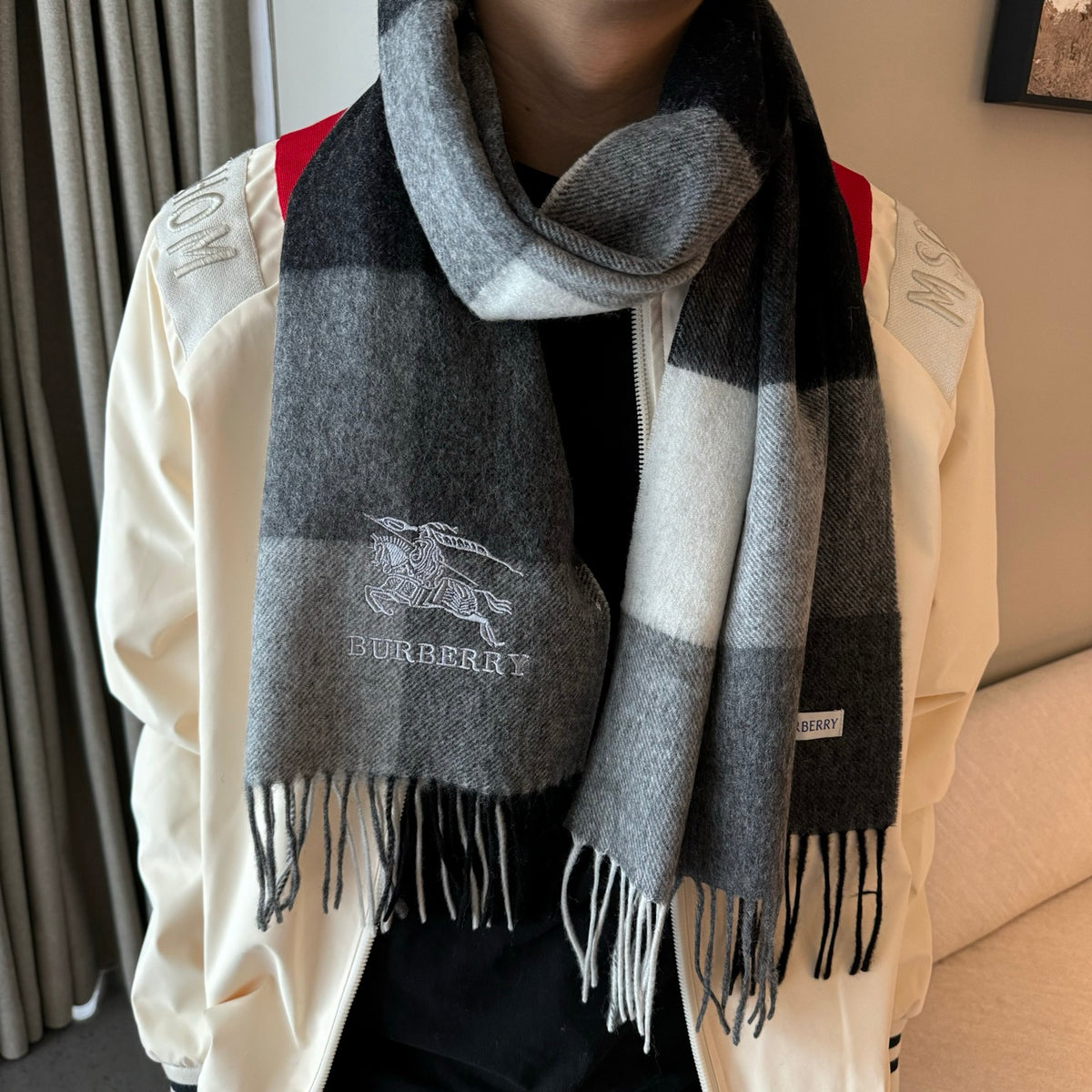 China Replica Burberry Scarf 44usd Only