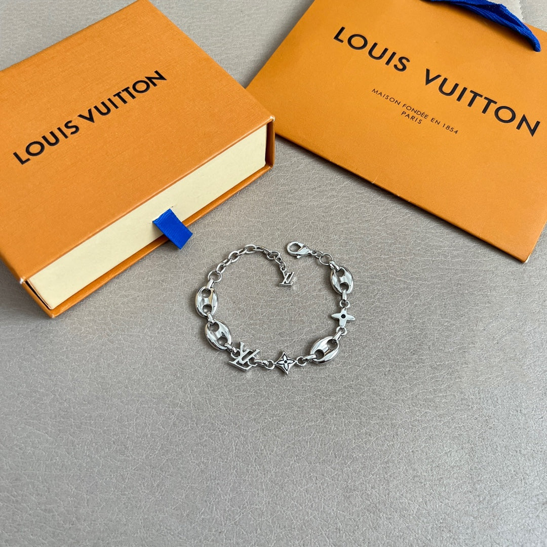China Replica LV Bracelets 38usd Only