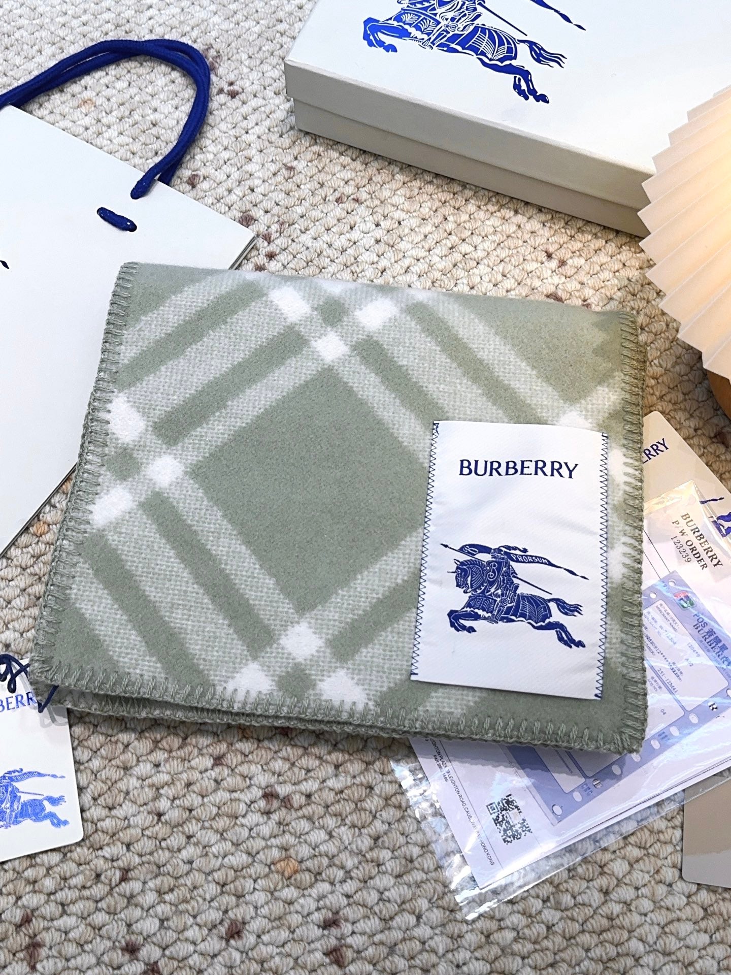 China Replica Burberry Scarf 48usd Only