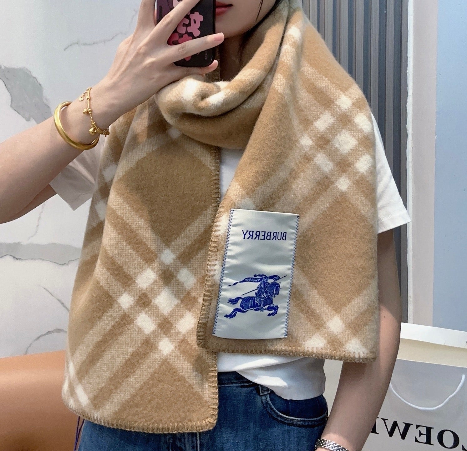 China Replica Burberry Scarf 48usd Only