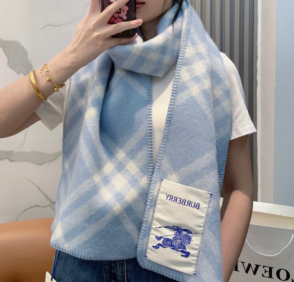 China Replica Burberry Scarf 48usd Only