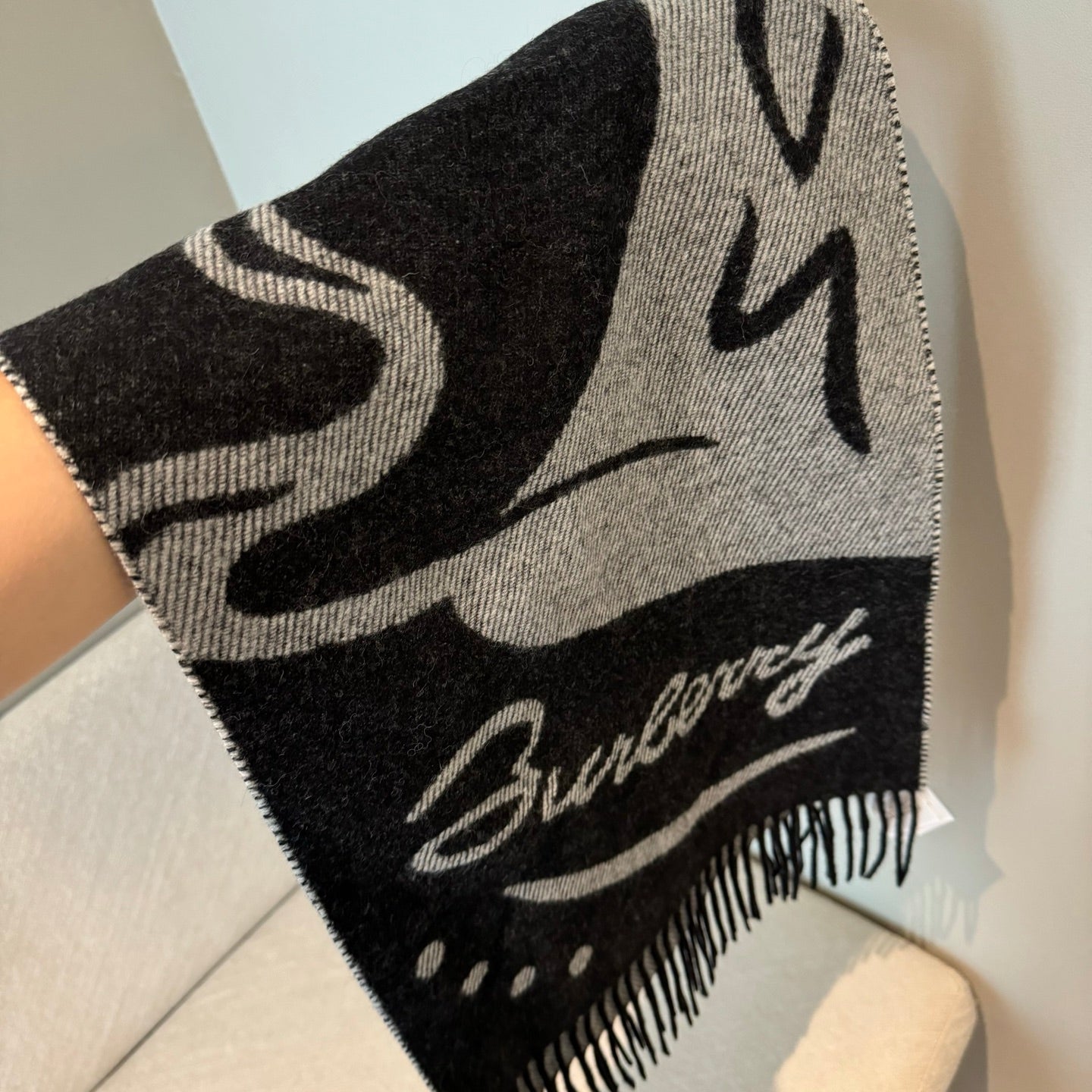 China Replica Burberry Scarf 46usd Only