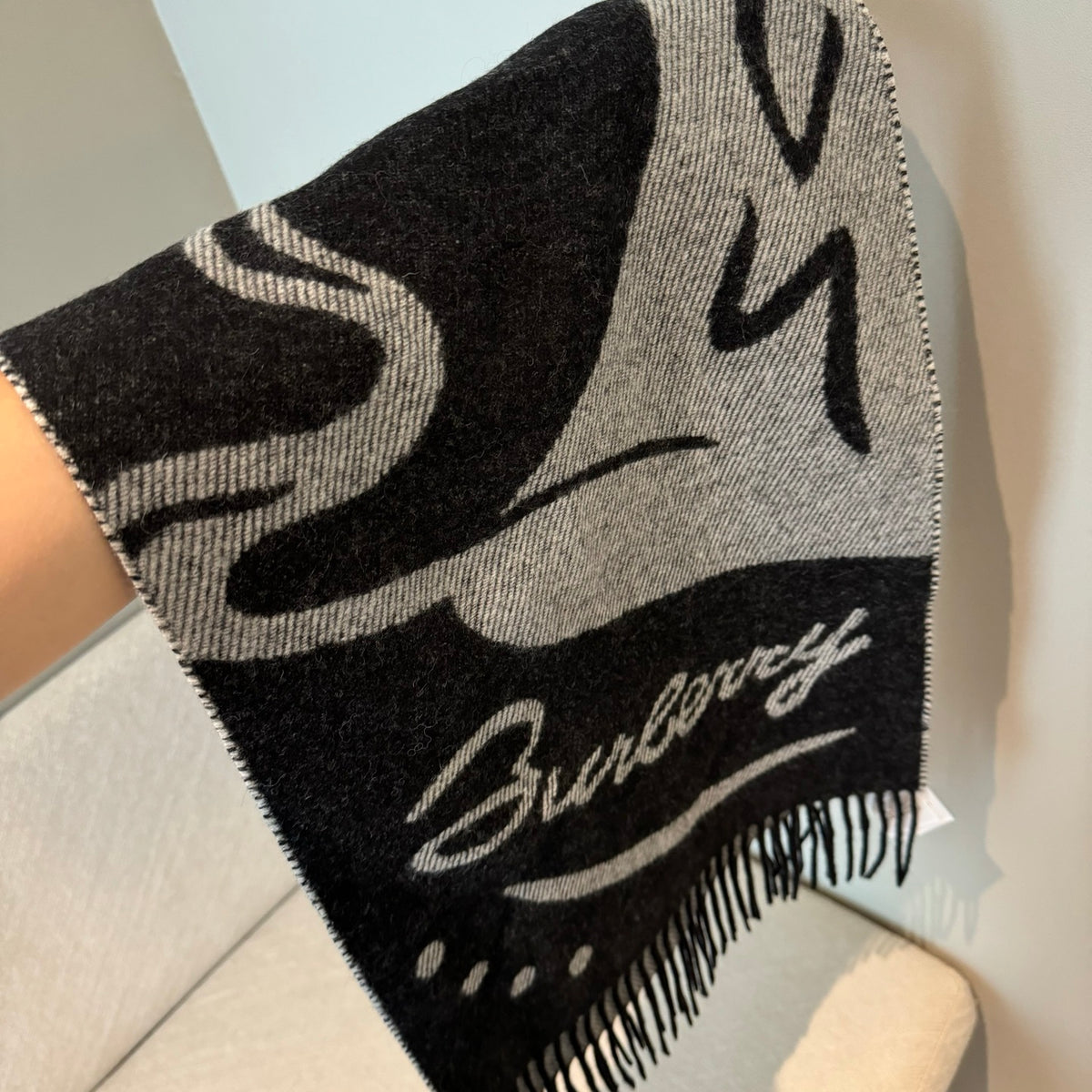 China Replica Burberry Scarf 46usd Only