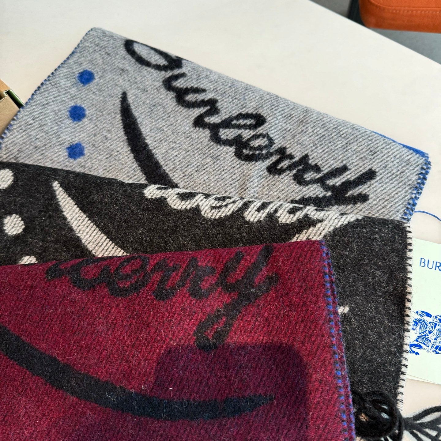 China Replica Burberry Scarf 48usd Only