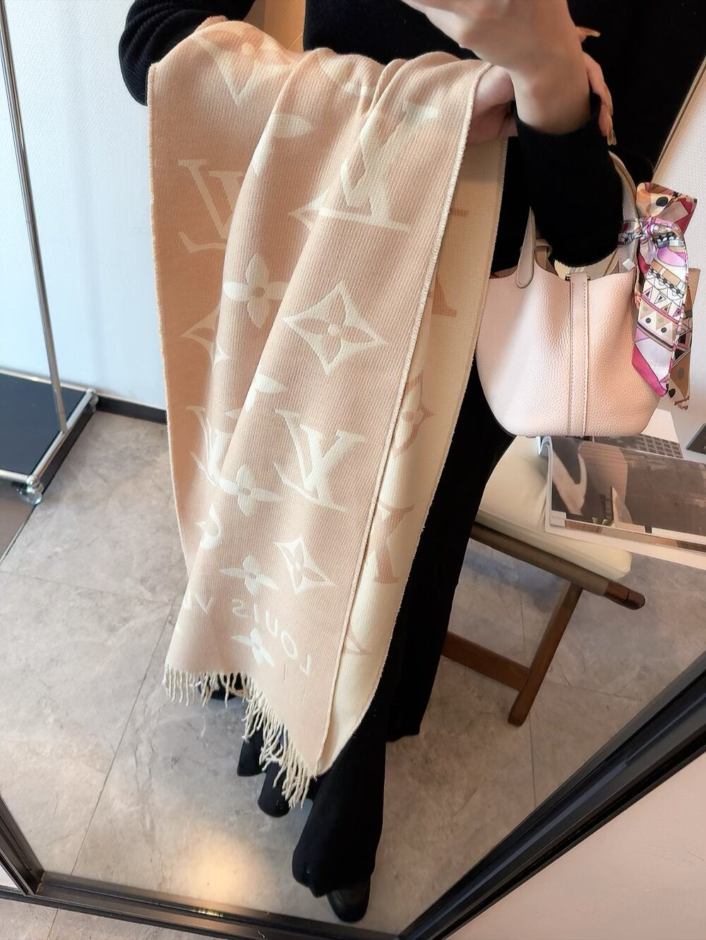 China Replica LV Scarf 17usd Only