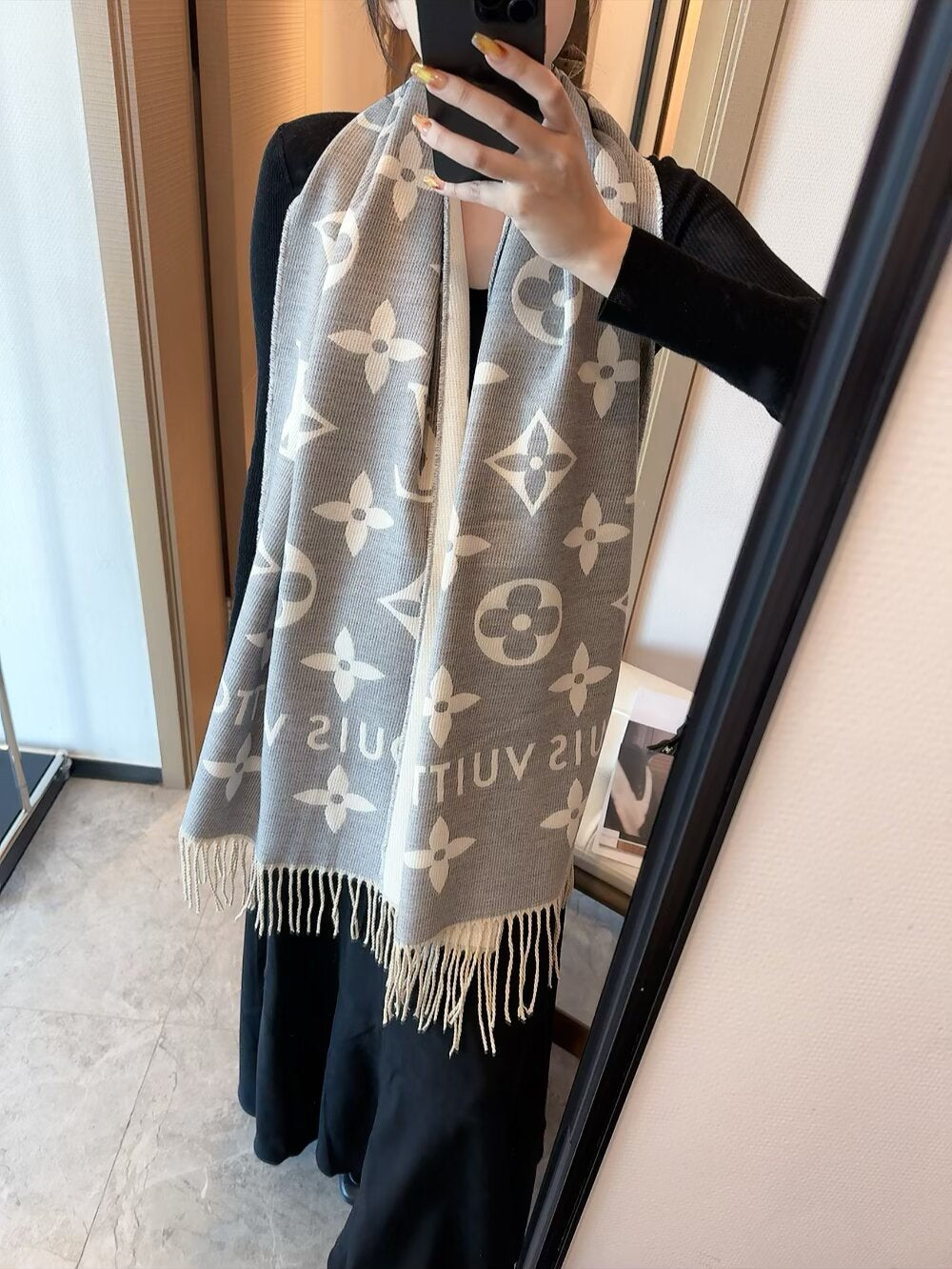 China Replica LV Scarf 17usd Only