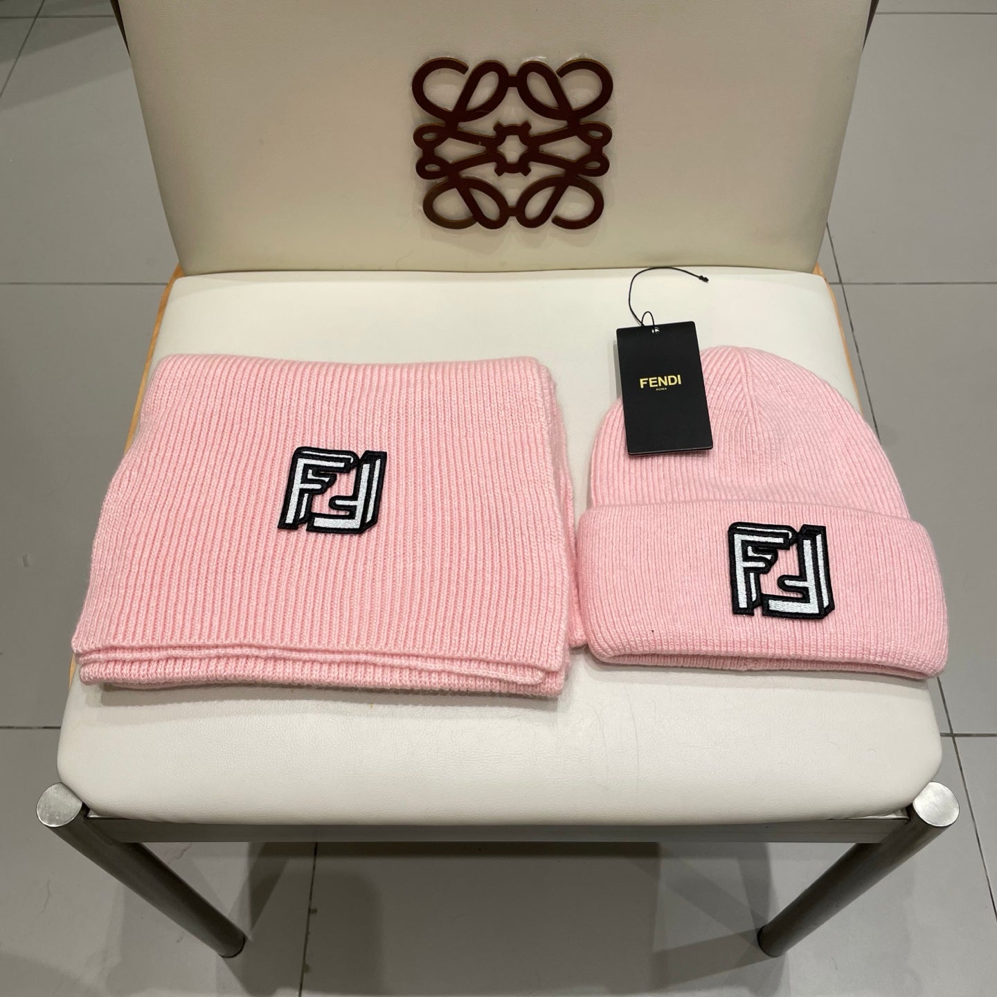 China Replica Fendi Scarf 56usd Only