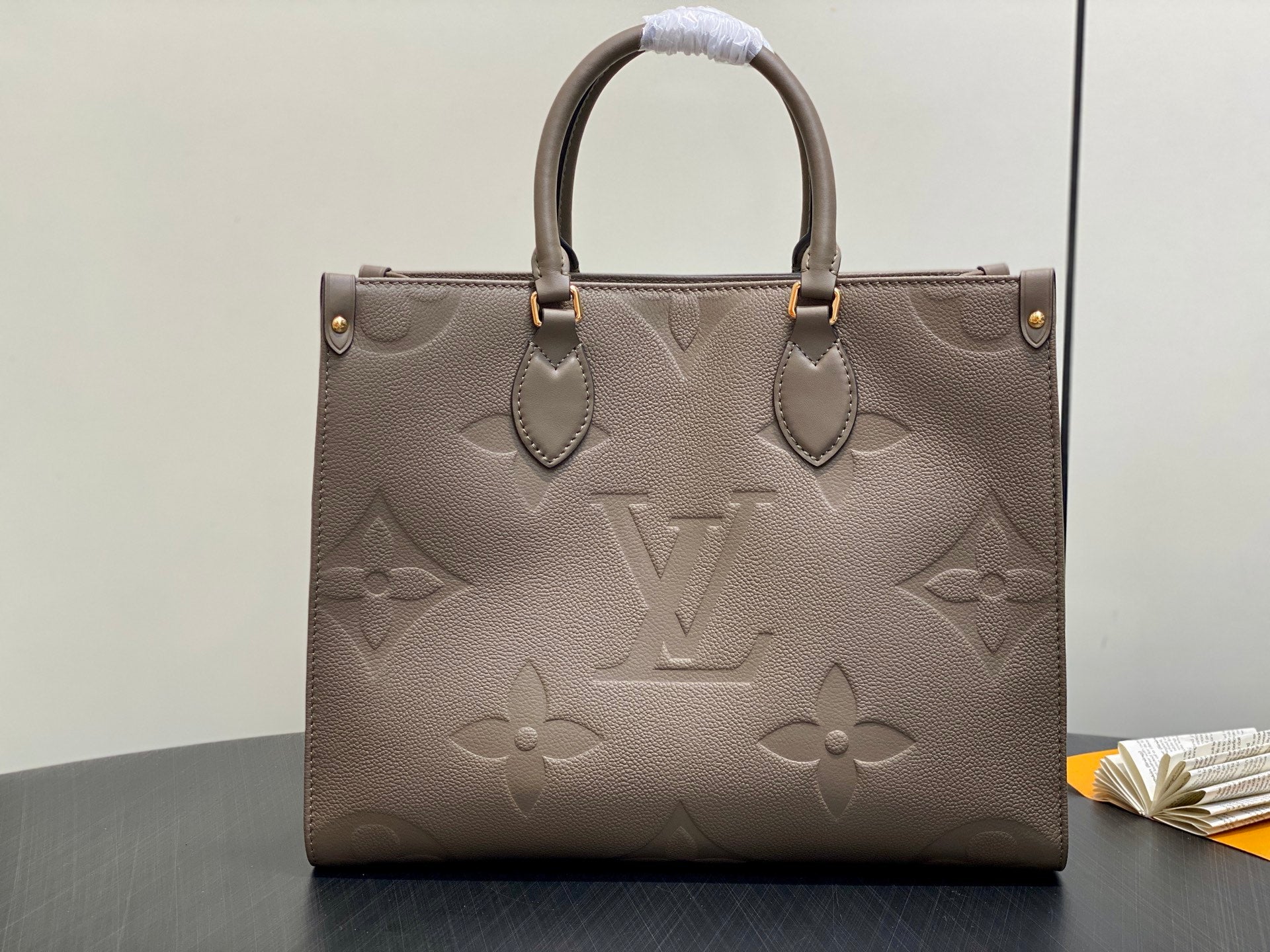 China Replica LV Handbags 240usd Only