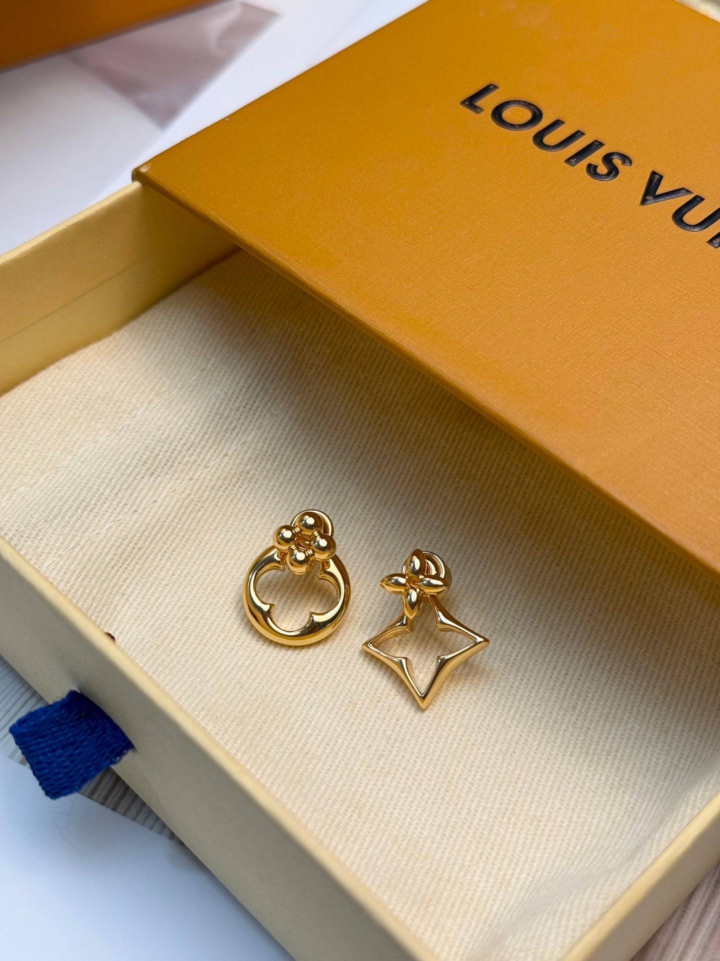 China Replica LV Earrings 28usd Only