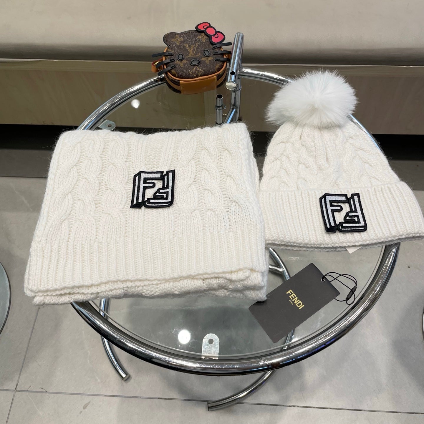 China Replica Fendi Scarf 62usd Only