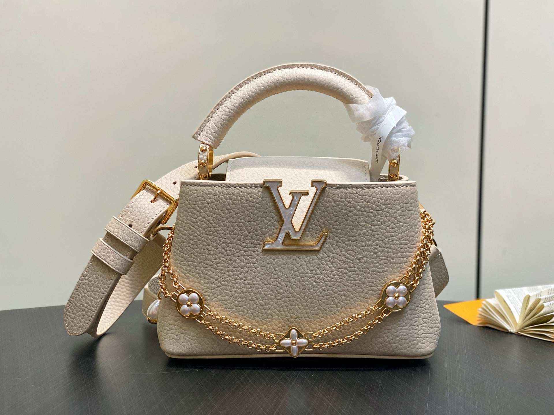 China Replica LV Handbags 330usd Only