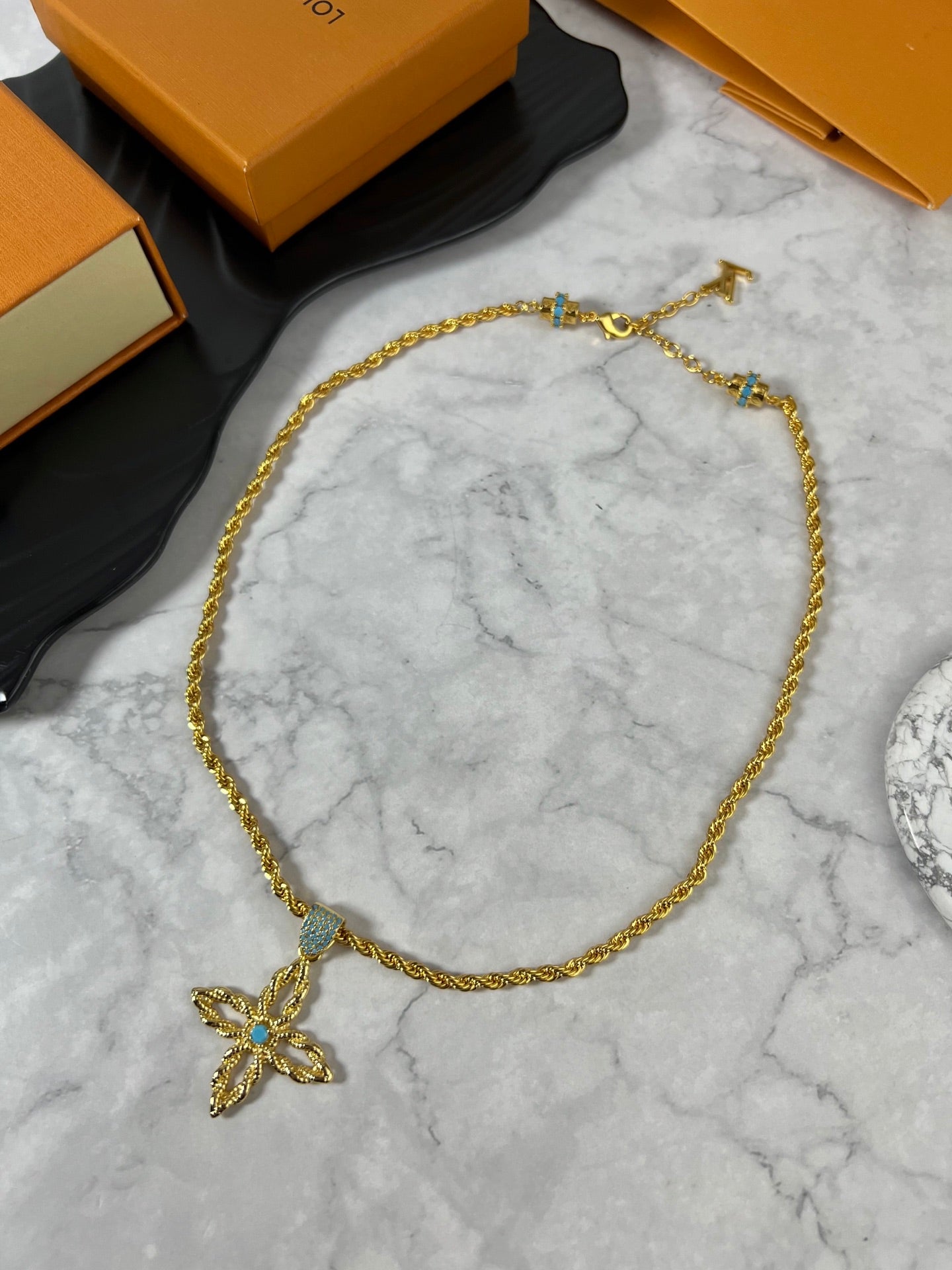 China Replica LV Necklaces 45usd Only
