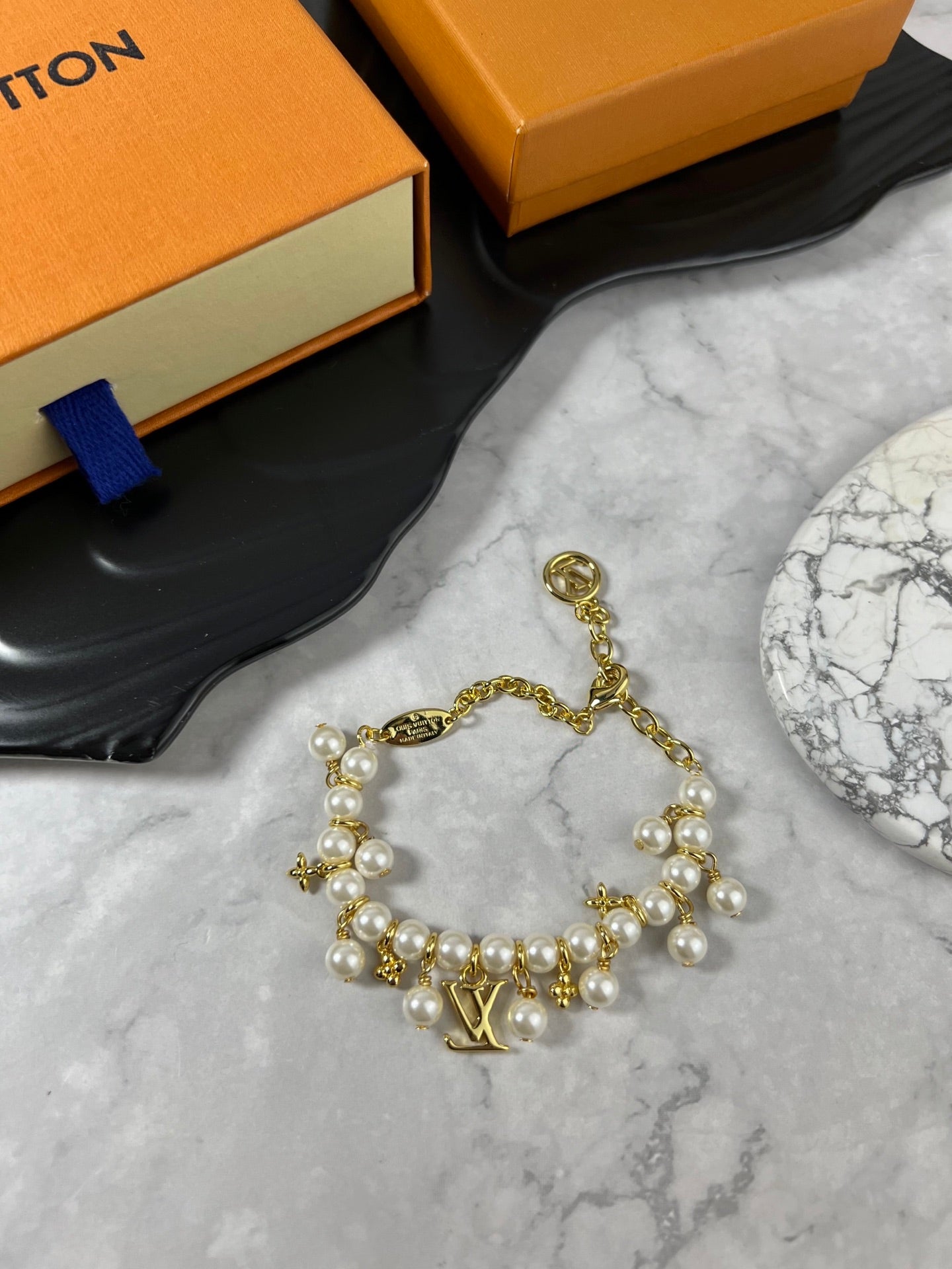 China Replica LV Bracelets 38usd Only