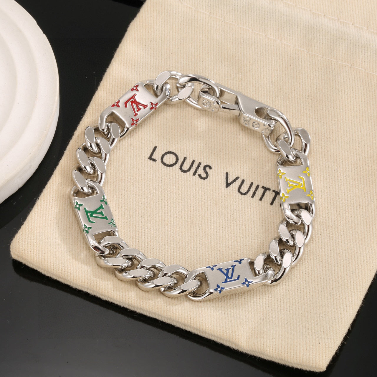China Replica LV Bracelets 32usd Only
