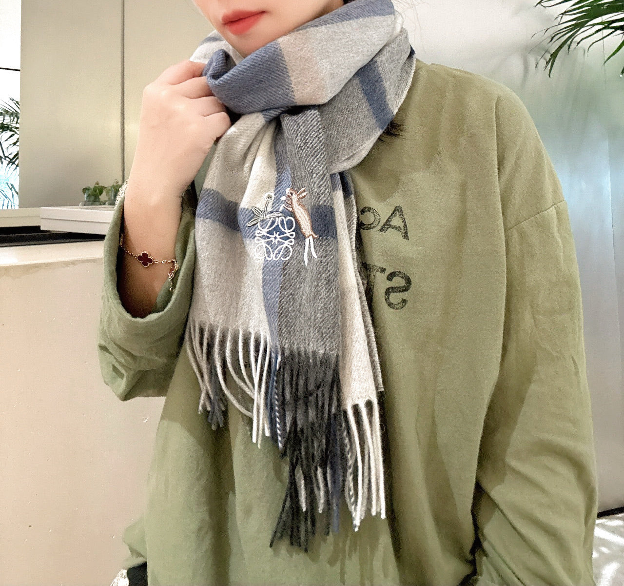 China Replica Gucci Scarf 44usd Only