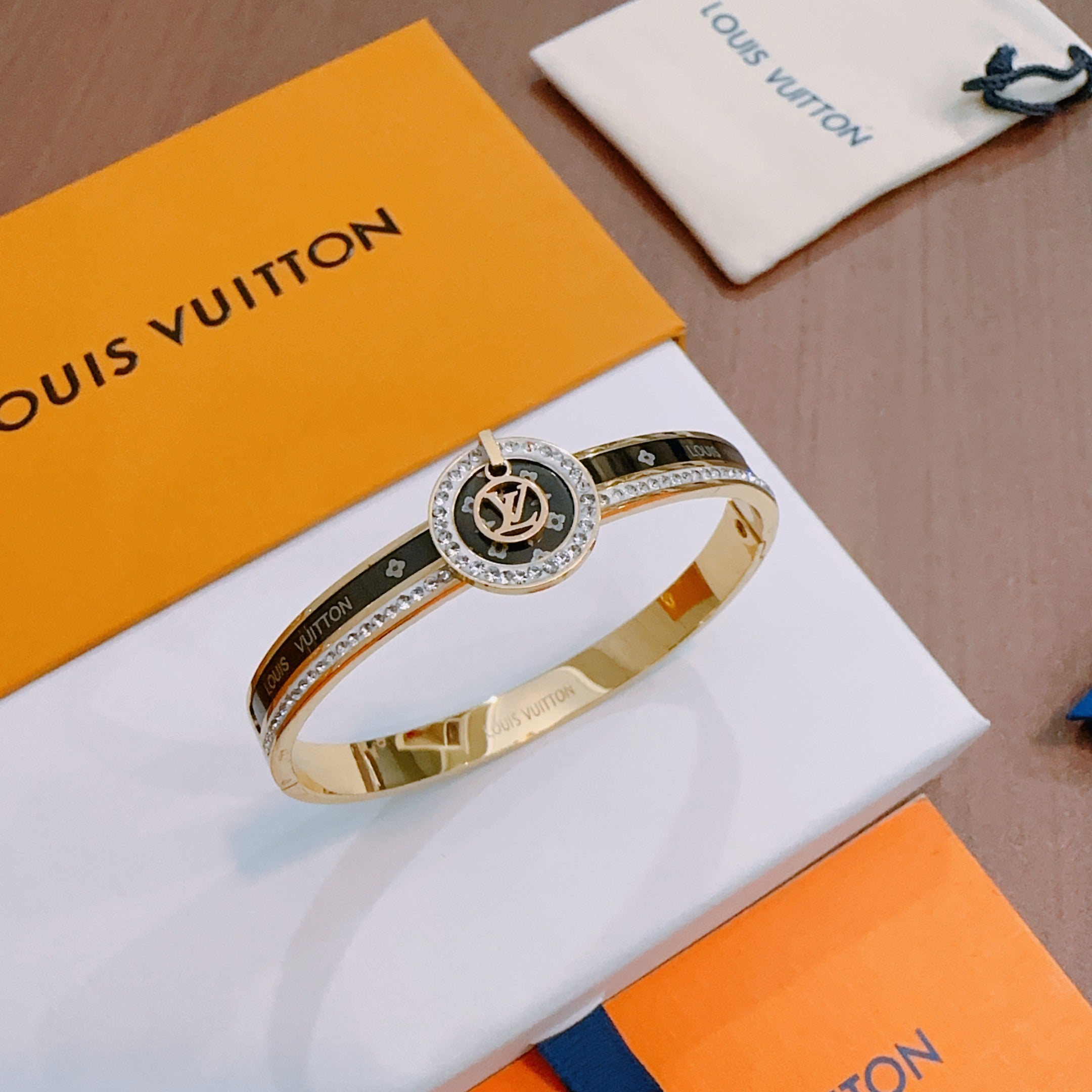 China Replica LV Bracelets 35usd Only