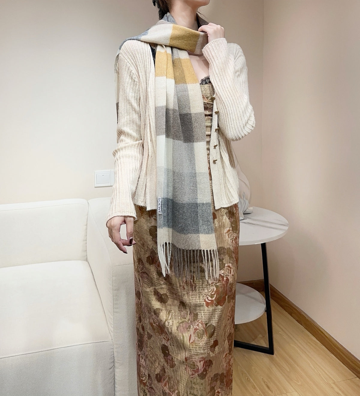 China Replica Loewe Scarf 48usd Only
