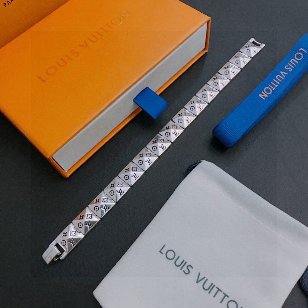 China Replica LV Bracelets 75usd Only