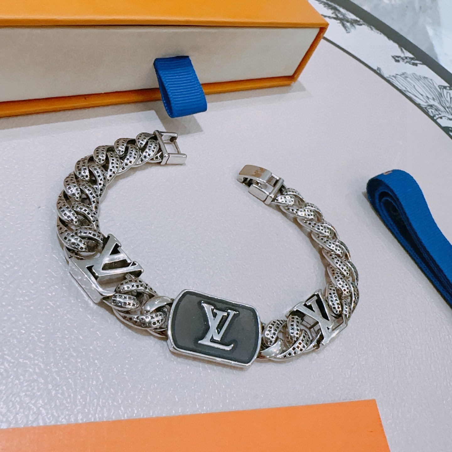 China Replica LV Bracelets 70usd Only