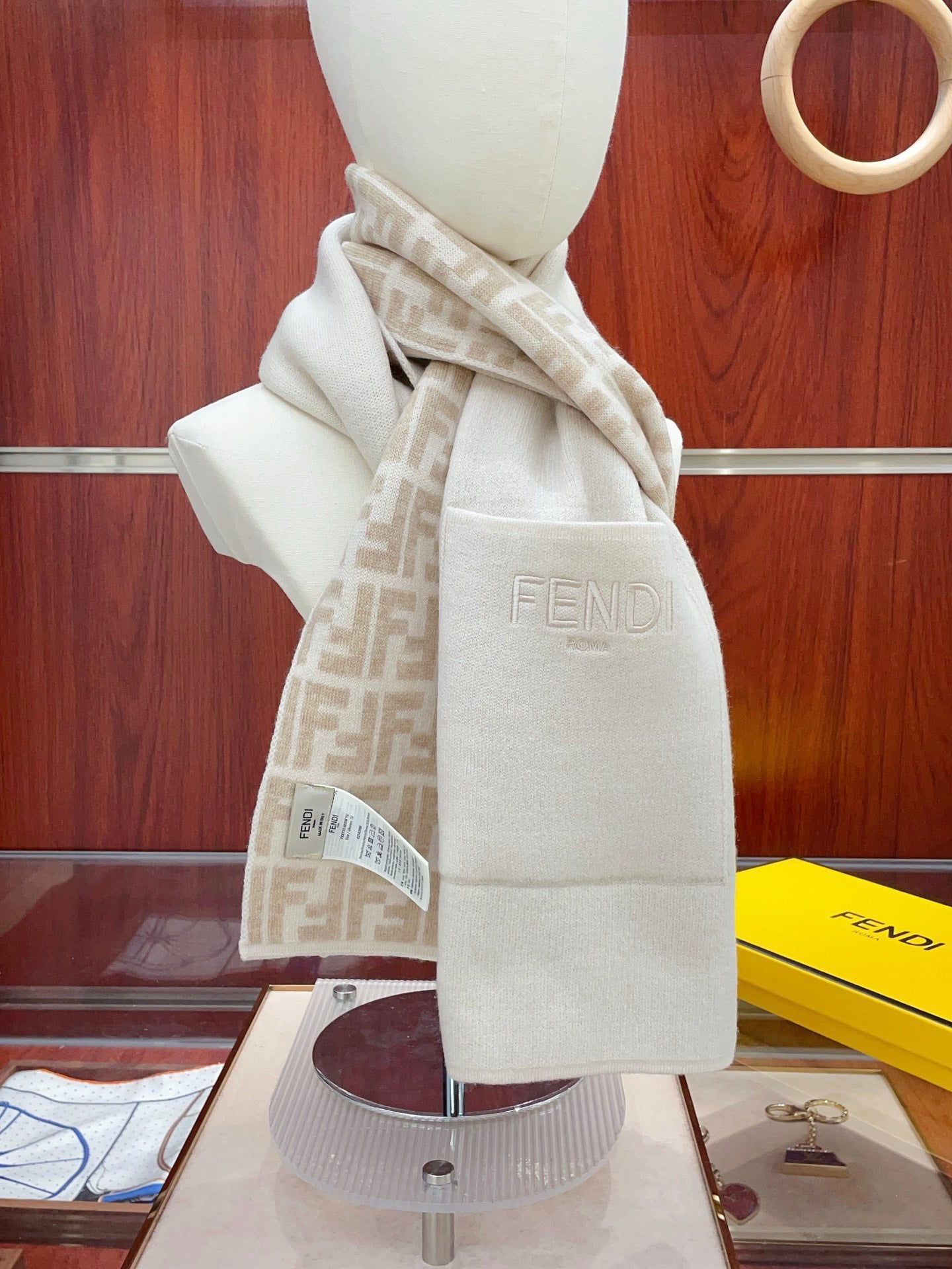 China Replica Fendi Scarf 82usd Only