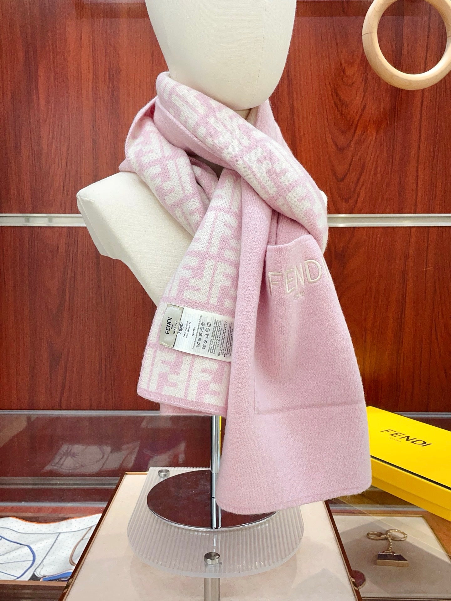 China Replica Fendi Scarf 82usd Only