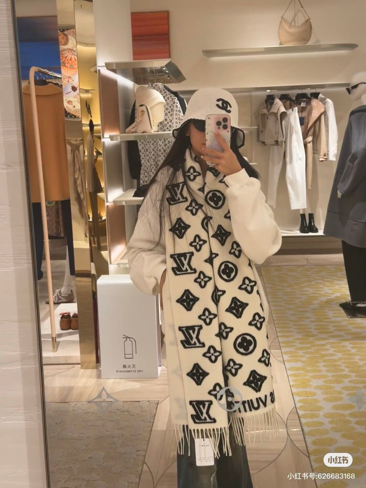 China Replica LV Scarf 56usd Only