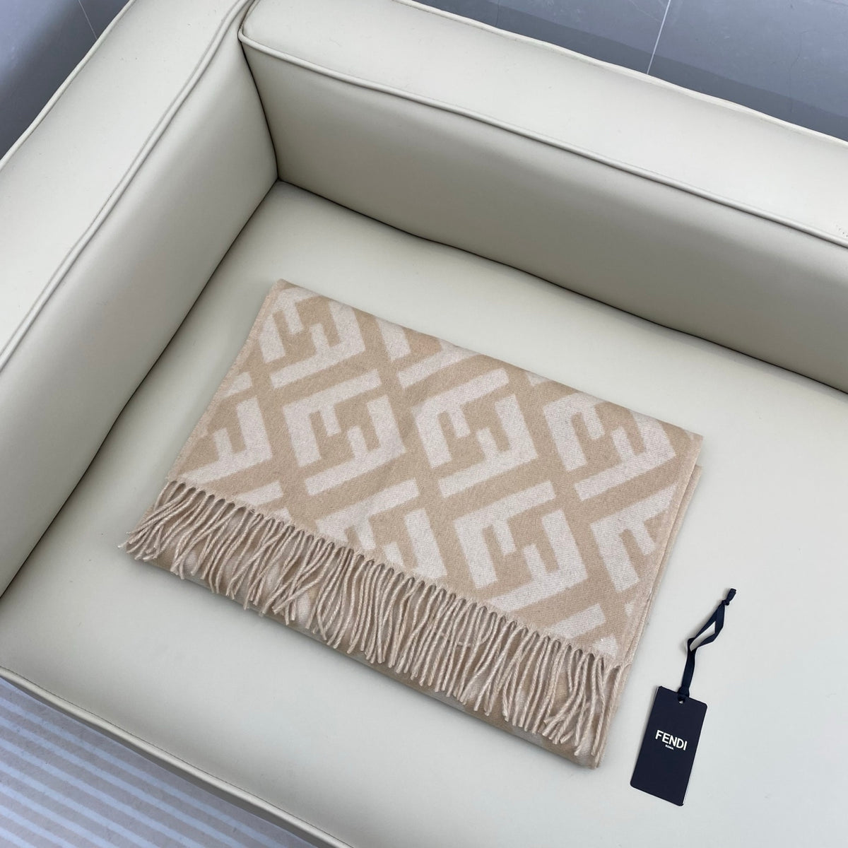 China Replica Fendi Scarf 46usd Only