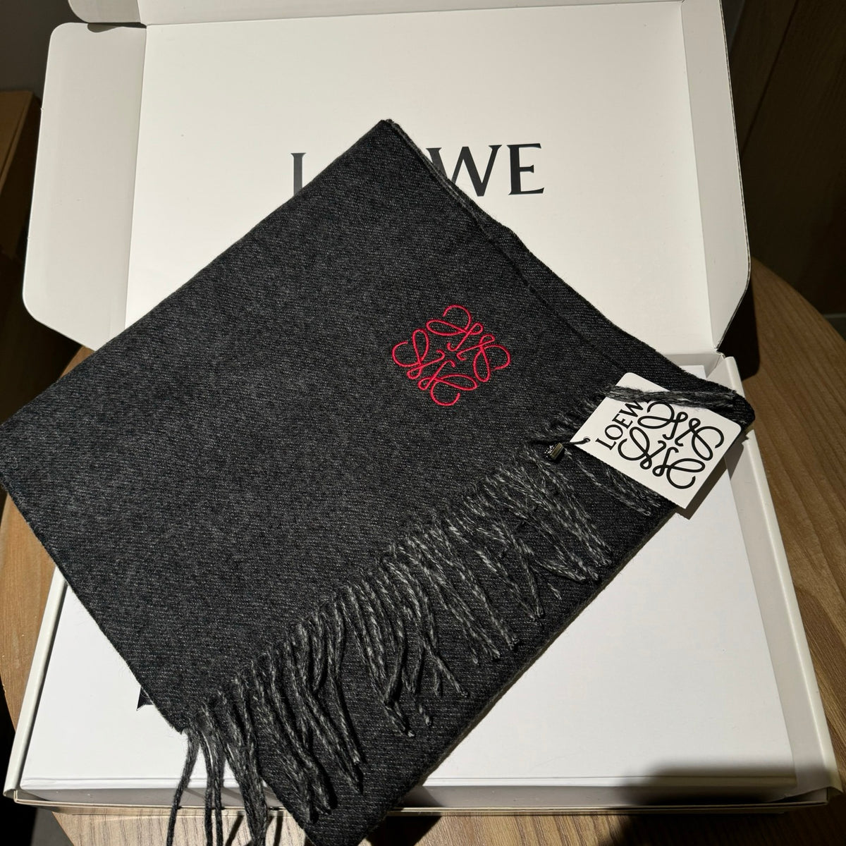 China Replica Loewe Scarf 44usd Only