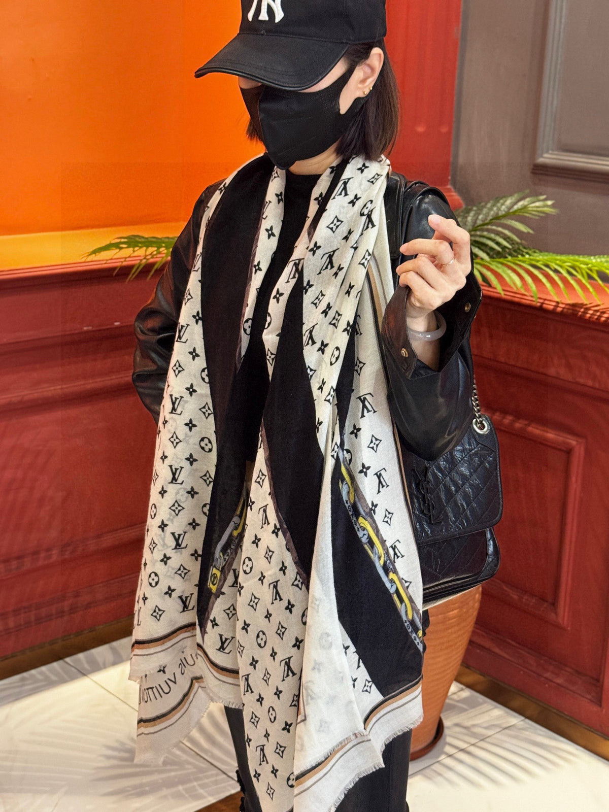 China Replica LV Scarf 70usd Only
