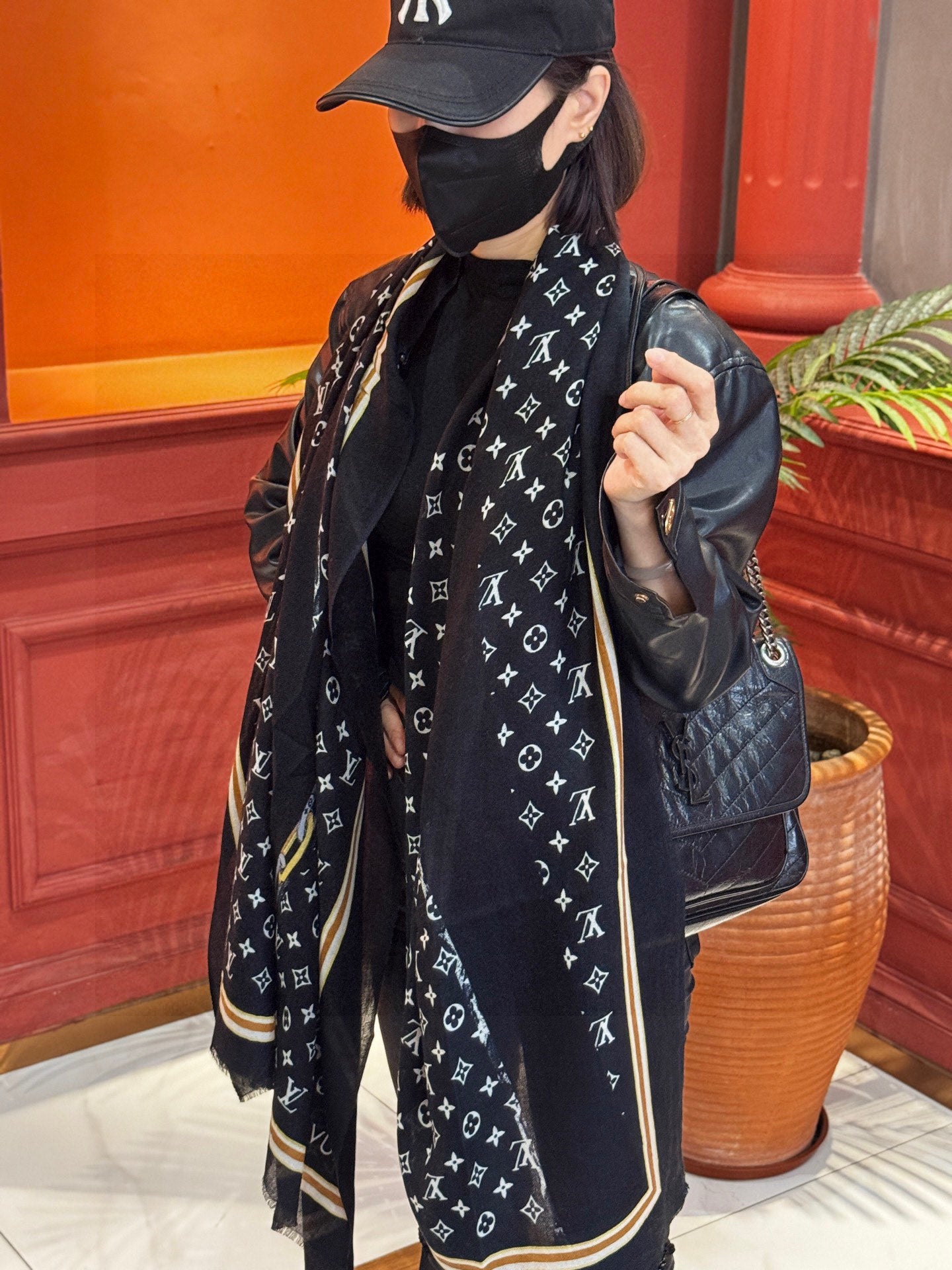 China Replica LV Scarf 70usd Only