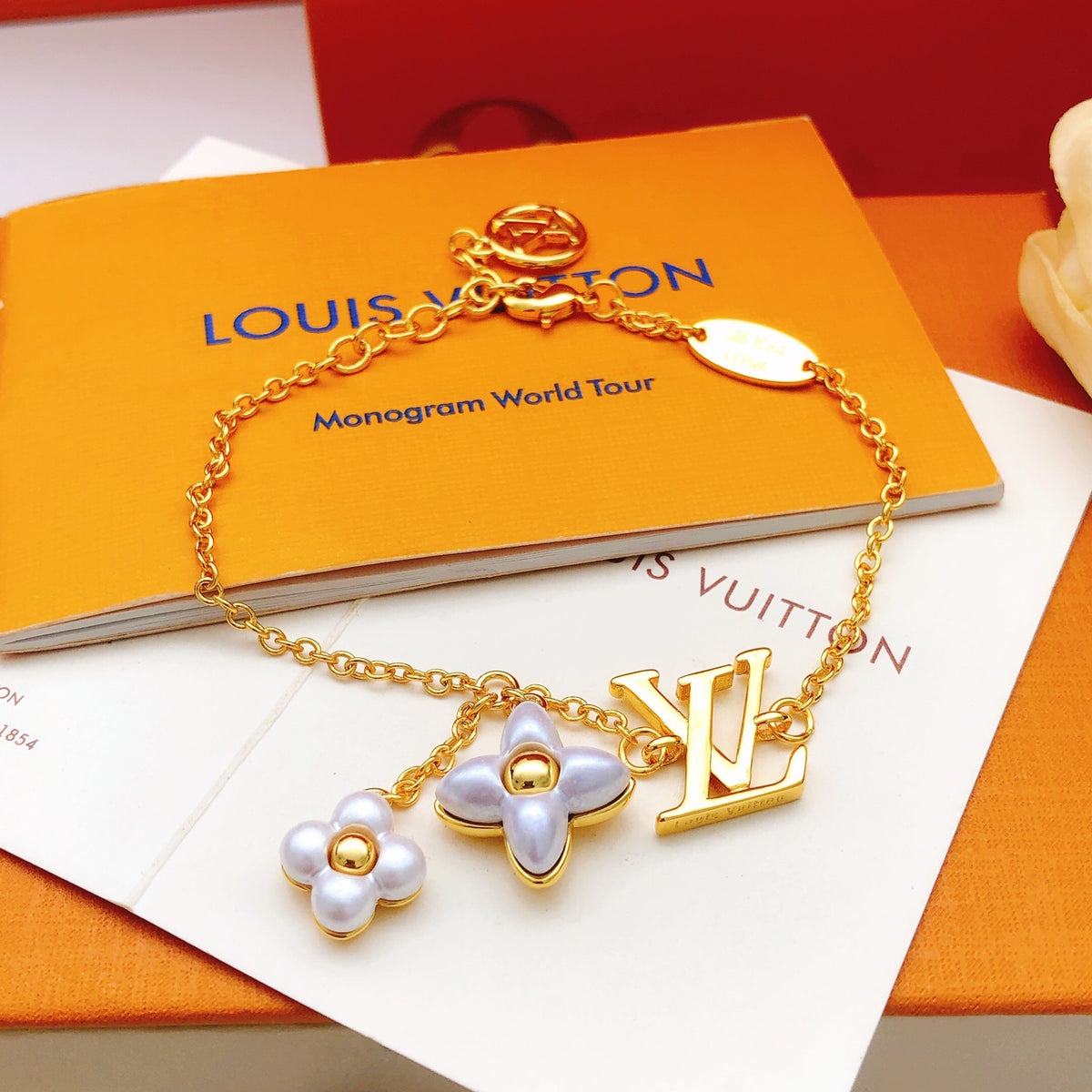 China Replica LV Bracelets 28usd Only