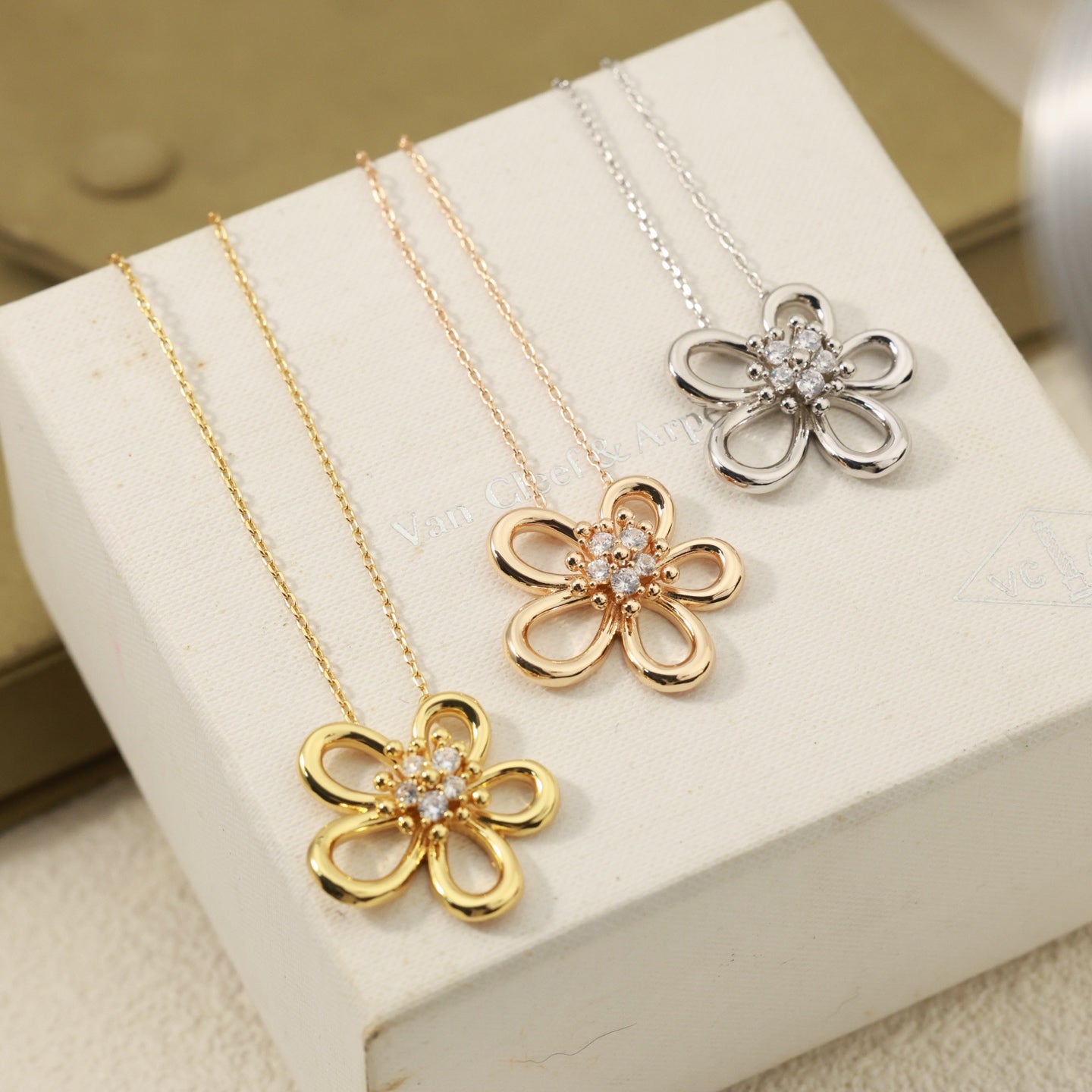 China Replica Van Cleef Arpels Necklaces 36usd Only