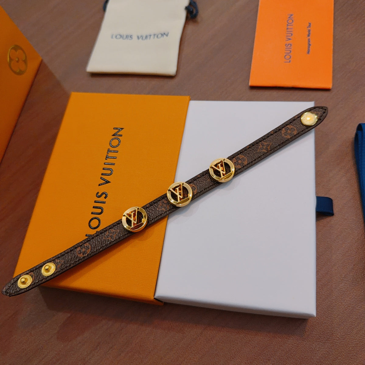 China Replica LV Bracelets 42usd Only