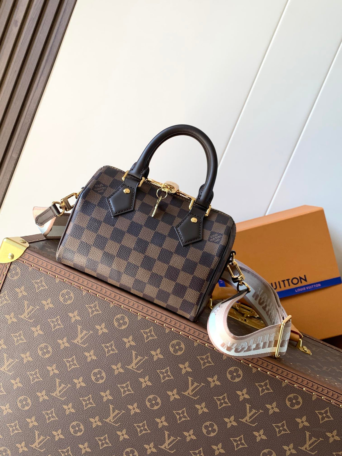 China Replica LV Handbags 135usd Only