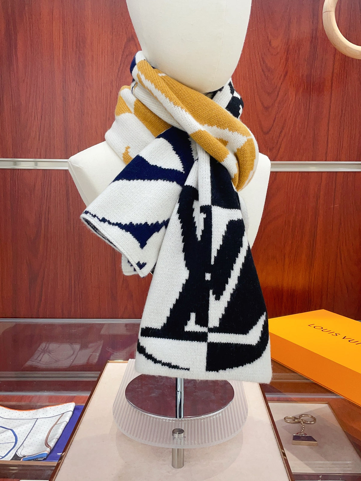China Replica Gucci Scarf 66usd Only