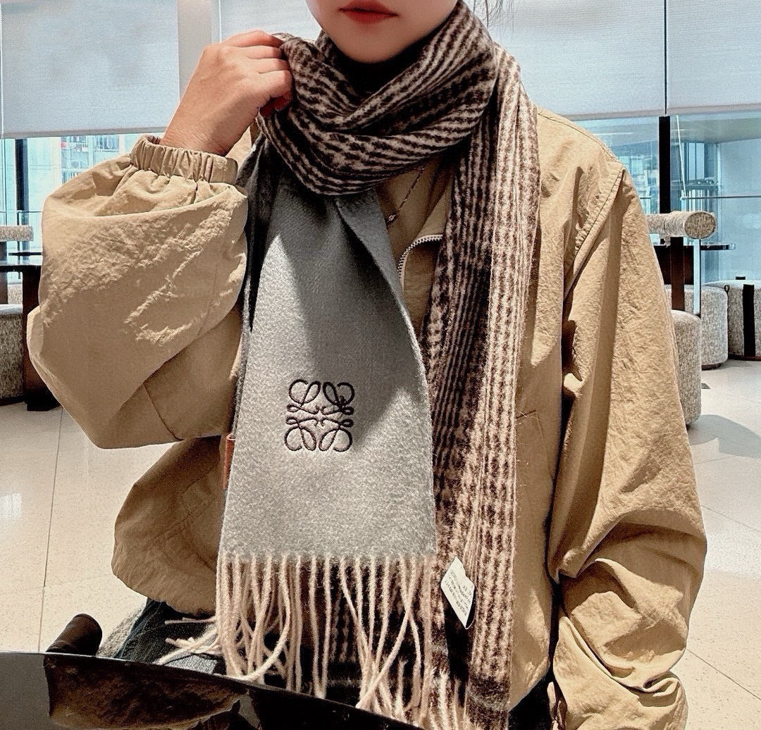 China Replica Loewe Scarf 64usd Only