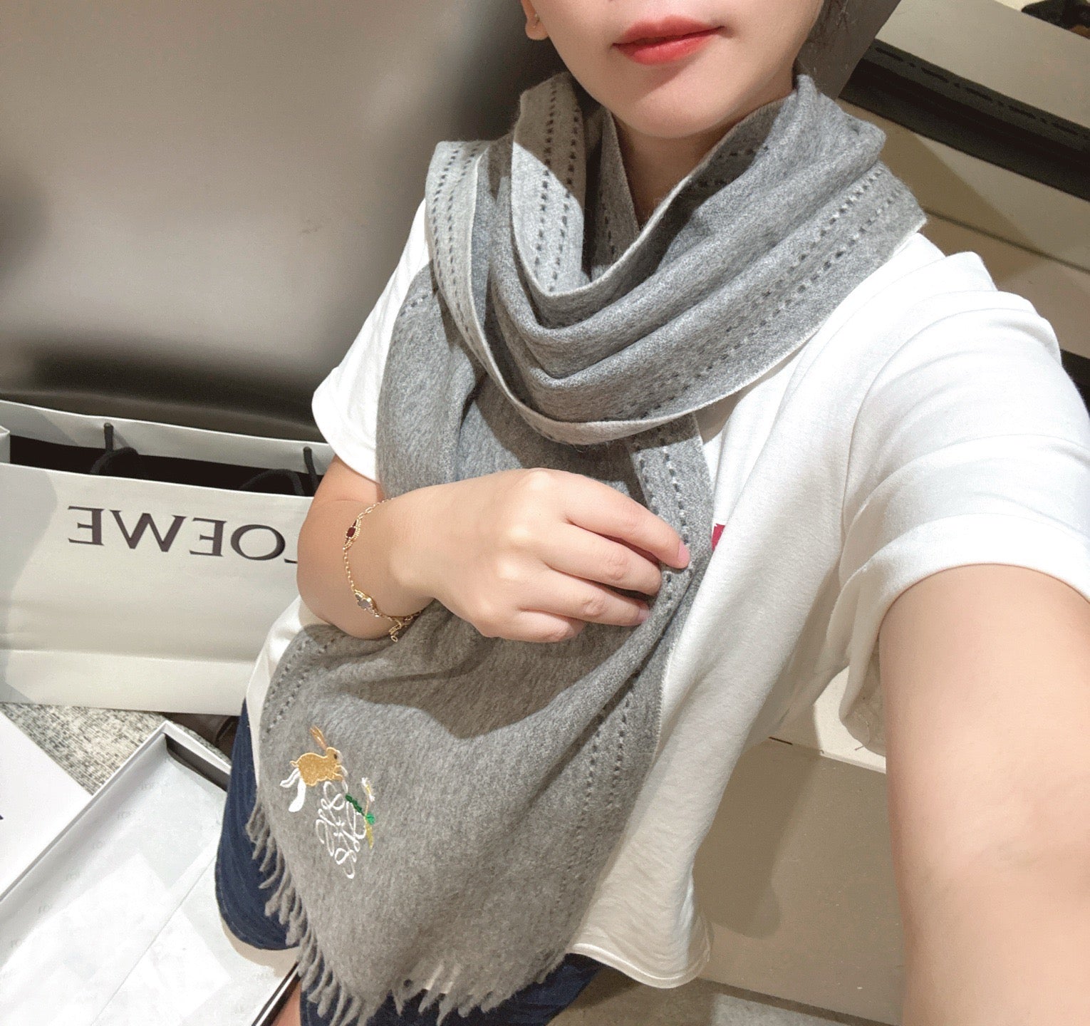 China Replica Burberry Scarf 48usd Only